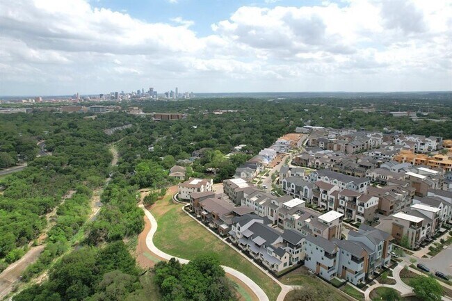 Building Photo - 4213 Elevator Dr
