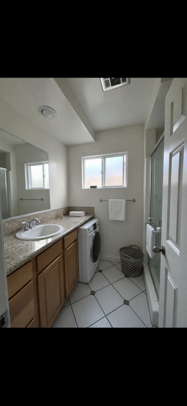 Building Photo - 11646 Chenault St