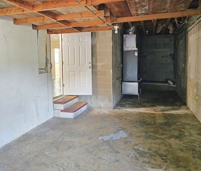 Building Photo - 3 Bedroom 2 Bath 1 Car Garage Home in St. Pete!!