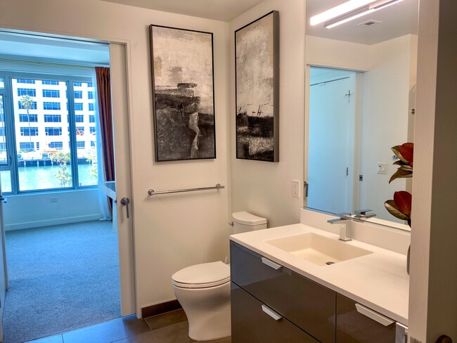 Building Photo - 1000 3rd St