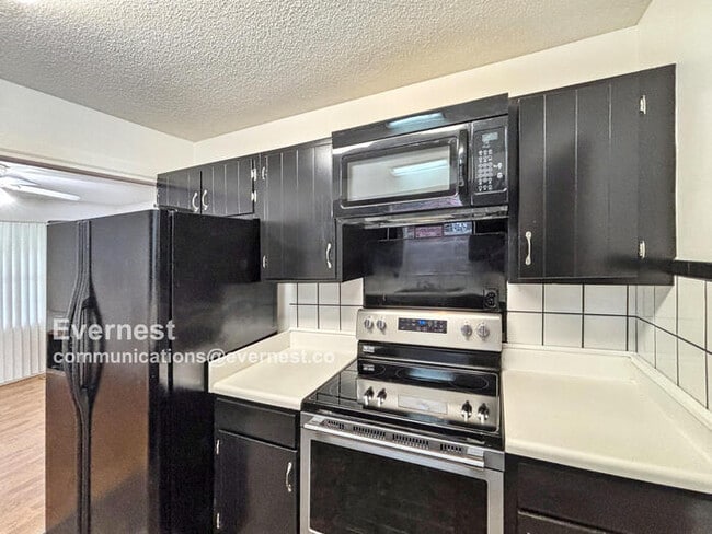 Building Photo - 922 Wesley Dr