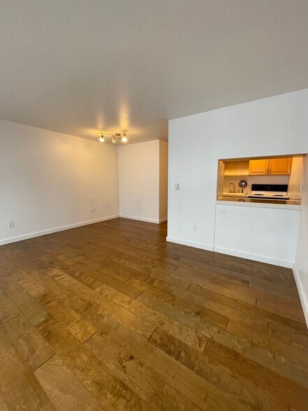 Building Photo - Bellevue Manor Apartements