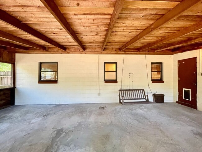 Building Photo - Cute 2/1.5 Quaint Bungalow with Single Garage in Winter Park right off Lee Road!