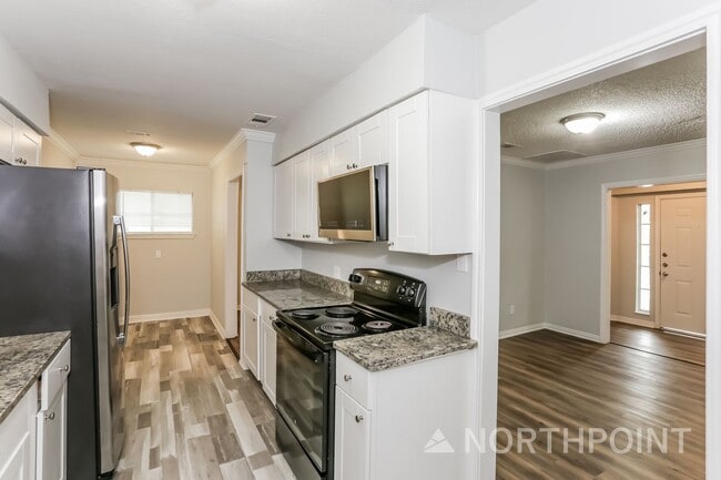 Building Photo - 3 BR/1BA | Newly Renovated Single Family Home |  1-Car Covered Parking | Backyard!