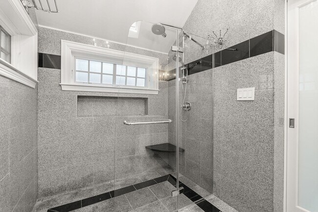 Building Photo - 4 Gracewood Park