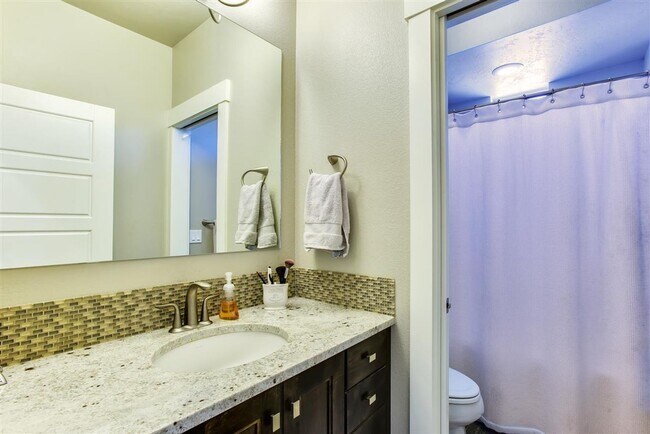 Building Photo - Beautiful 3 bed, 2 bath home in SpurWing G...
