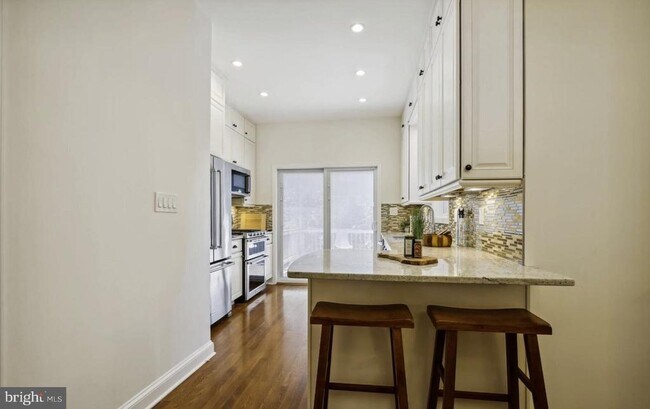 Building Photo - 1770 Hobart St NW