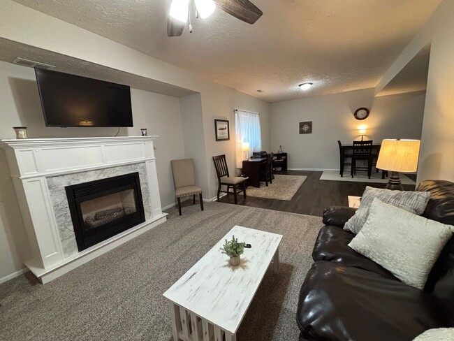 Building Photo - 2919 Blackhawk Dr