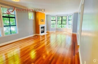 Building Photo - Beautiful 2 Bed 2 bath Available with grea...