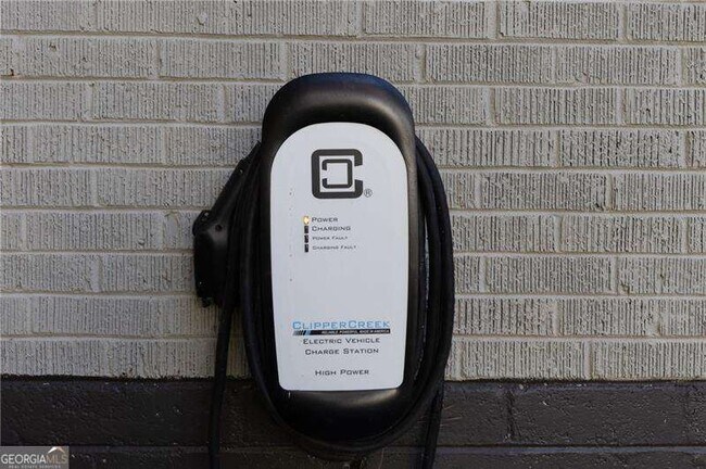 Building Photo - 1290 Glen Forest Way