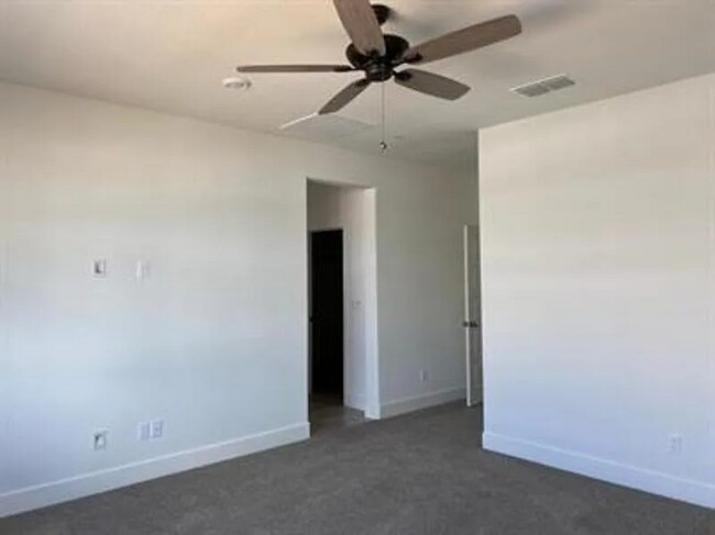 Building Photo - 2434 Urdaneta Way