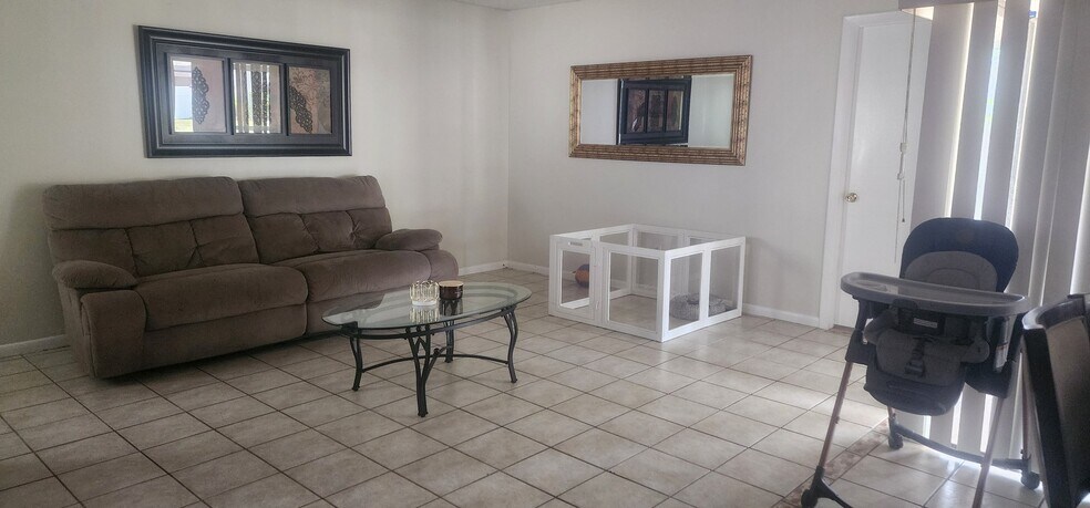Building Photo - 10701 Key Lime Way