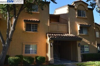 Building Photo - 805 Watson Canyon Ct