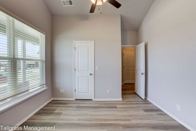 Building Photo - 4/2.5/2 Small New Neighborhood in Broken A...