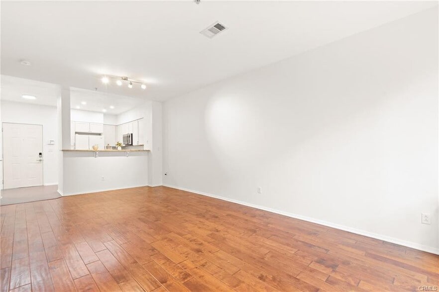 Building Photo - 6400 Crescent Park E