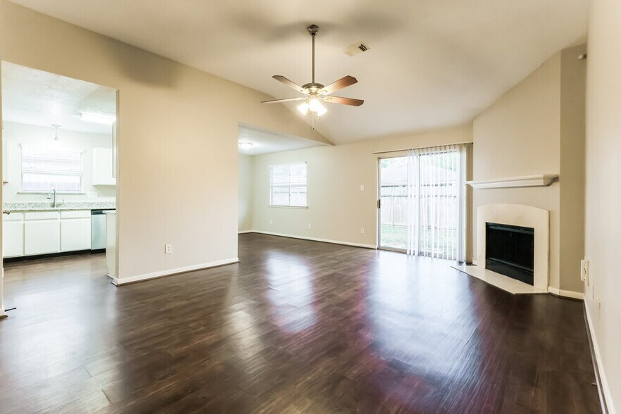 Building Photo - 28906 Loddington St