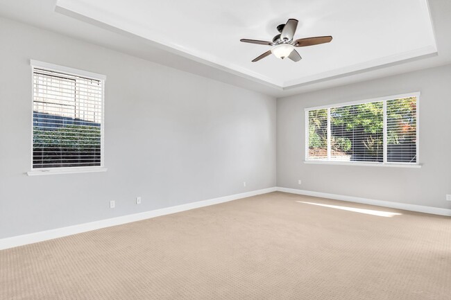 Building Photo - Gorgeous Single Story Home with a Sparklin...