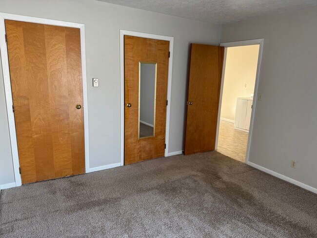 Building Photo - A4310D-F WALNUT RD (3FM)