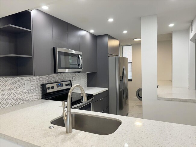 Building Photo - 6800 Cypress Rd