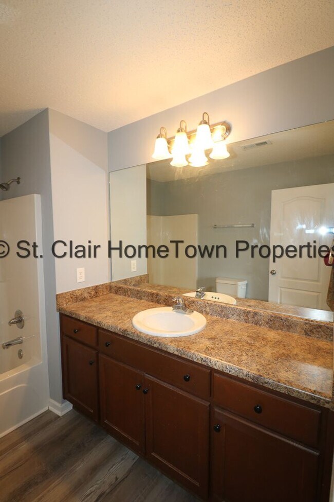 Building Photo - Totally Remodeled Tri-Plex in Lincoln School System