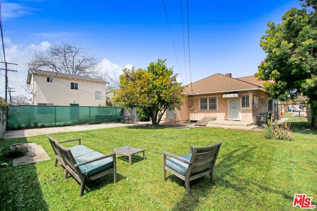 Building Photo - 1246 W 48th St