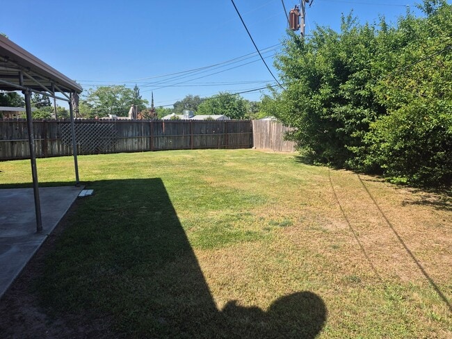 Building Photo - Move In Special $500 Off First Months Rent...