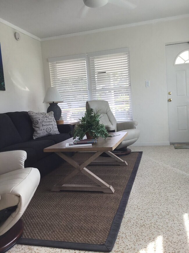 Building Photo - 2BR/2BA Venice Island Duplex Available April 2026