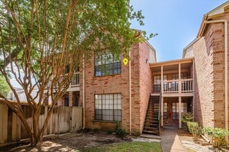 Building Photo - 2255 Braeswood Park Dr