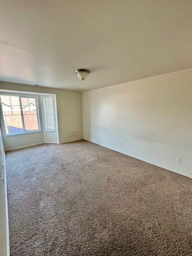 Building Photo - Spacious 3-Bedroom Condo with Bridger View...