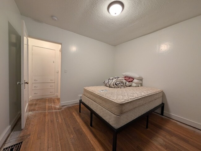 Building Photo - NW 8th Duplex - Vogler