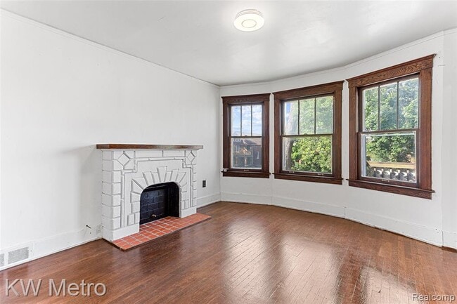Building Photo - 1076 N Rademacher St