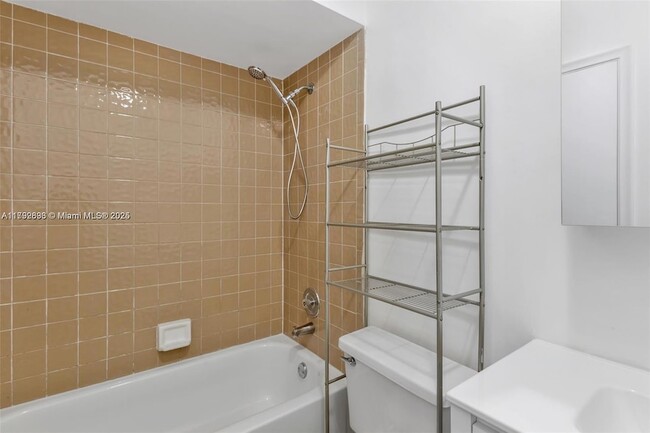 Building Photo - 6141 SW 42nd Ct