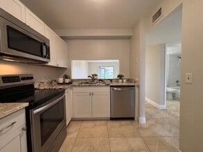 Building Photo - 6748 Palmetto Cir S