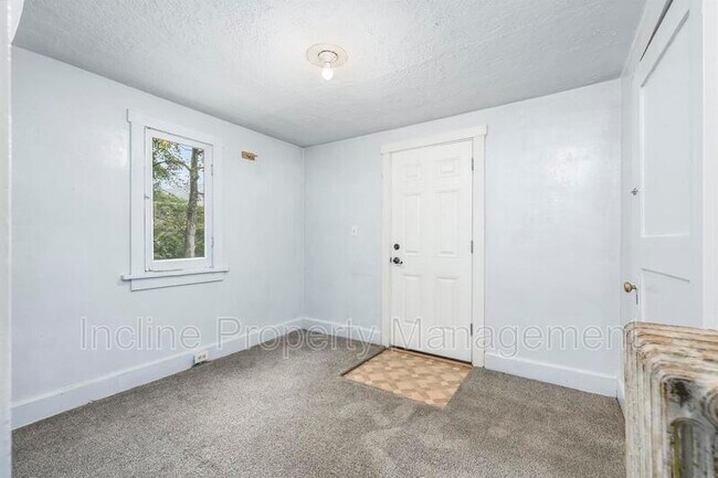 Building Photo - 457 E 100 S St