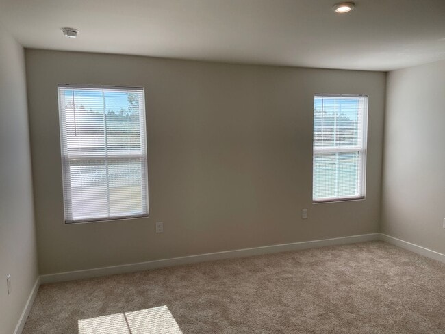 Building Photo - 3 Bedroom 2 Bath Home in Middle Creek Vill...
