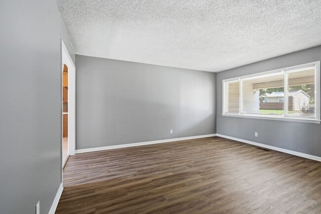 Building Photo - 3 Bed | 1 Bath | Close to Downtown Tulsa