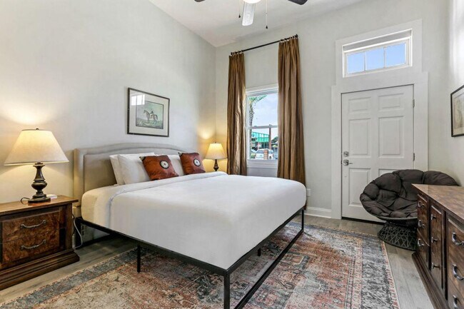 Building Photo - 4829 Tchoupitoulas St