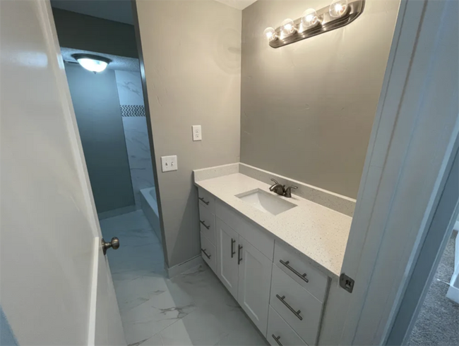 Building Photo - 945 S 900 W