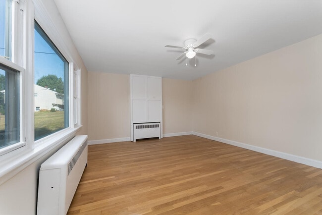 Building Photo - 4 Lingert Ave