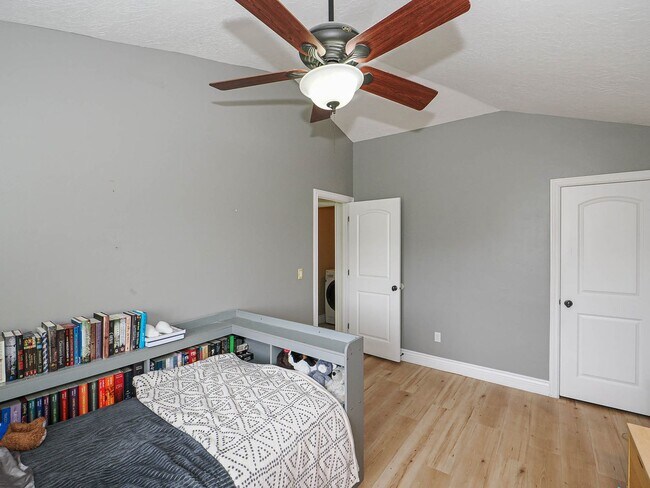 Building Photo - 4 Bedroom, 2.5 bathroom Bluffdale Home