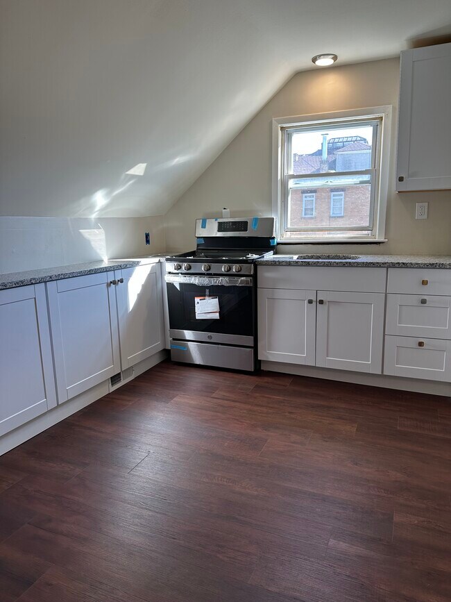 Kitchen - 636 Ringwood Ave