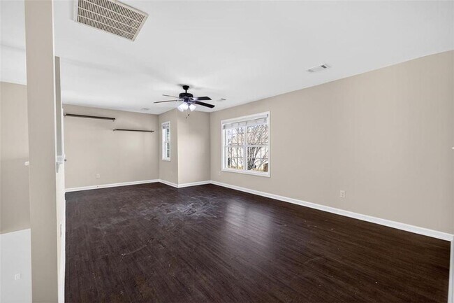 Building Photo - 2430 Fair Oaks Way