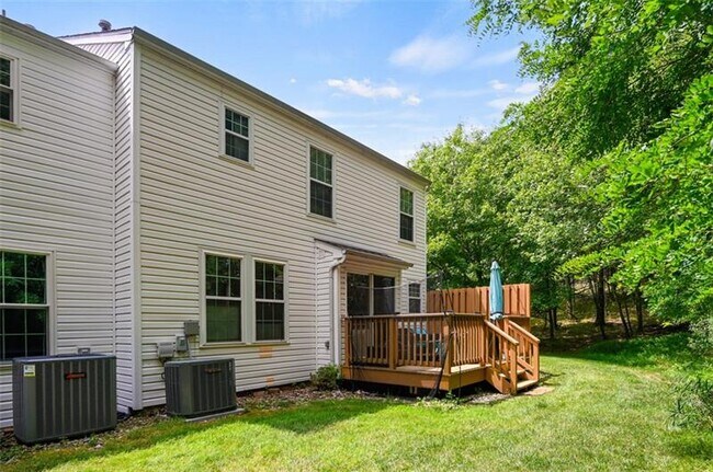 Building Photo - 724 Bush Dr