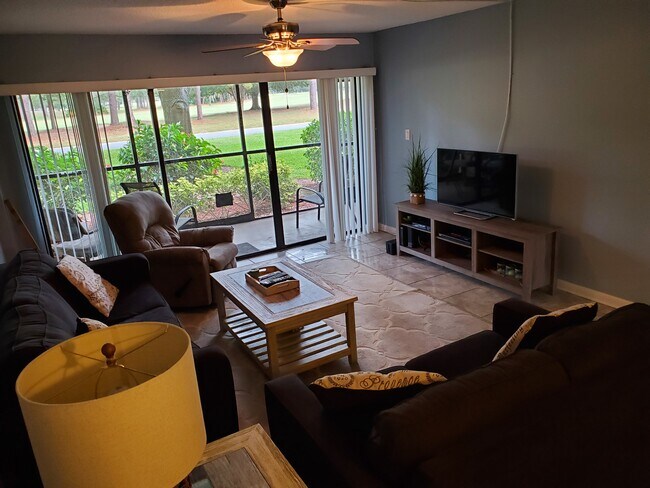 Building Photo - 2800 Cove Cay Dr