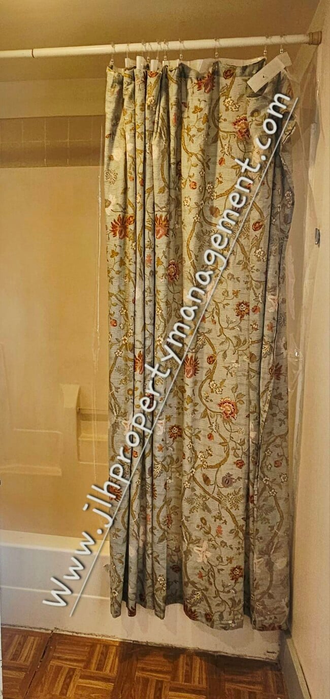 Building Photo - 503 W Pleasant St