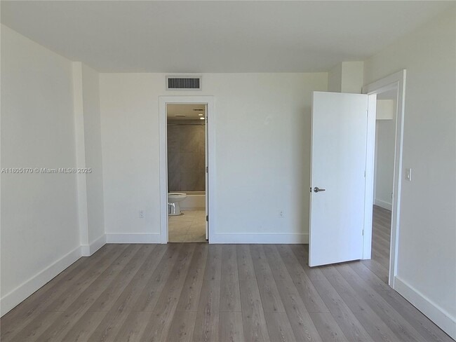 Building Photo - 3625 N Country Club Dr