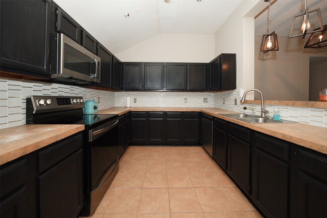 Building Photo - 13563 Catalina Village Dr