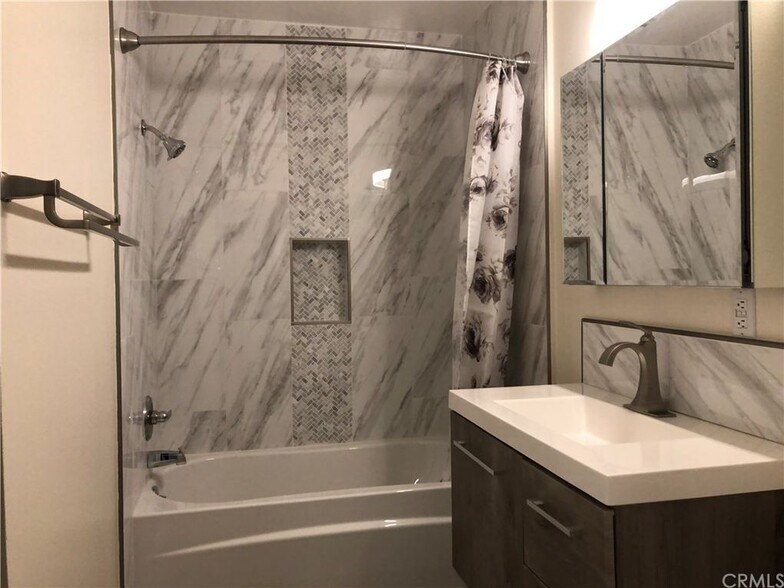 Master Bathroom - 339 S Catalina Ave