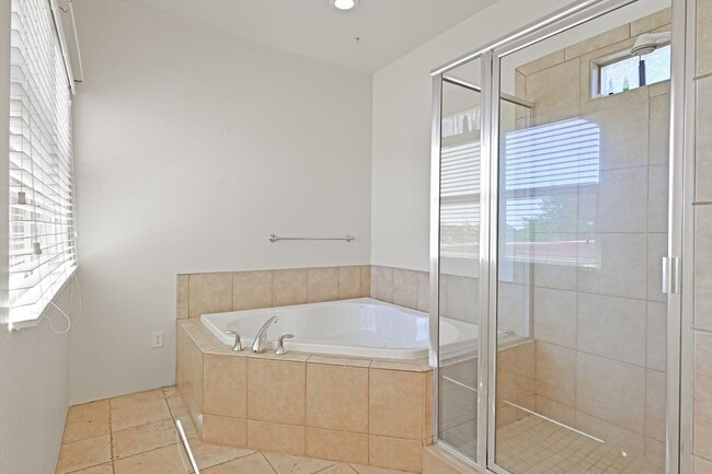 Building Photo - Bright Tierra Contenta Retreat