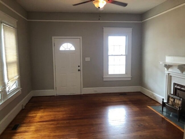 Building Photo - 544 Willson St